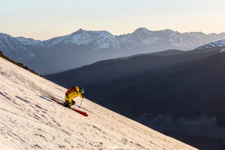 Skifahren bei Interlaken, präparierte Piste im Jungfrau Gebiet mit Blick auf Eiger, Mönch und Jungfrau