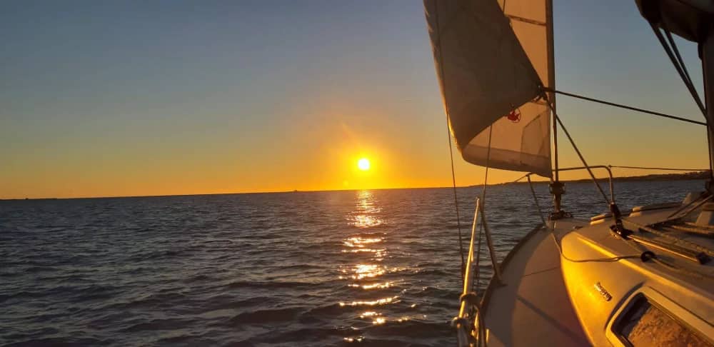 Sunset Sailing Experience on Lake Thun with Wine, Cheese & Chocolate Tasting