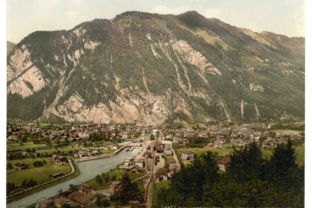 Interlaken seen from the Heimwehfluh, with the Aare, the rail line and the town spread below the Harder